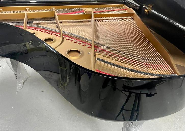 Yamaha G1 vleugel piano zwart hoogglans in nieuwstaat, Muziek en Instrumenten, Piano's, Zo goed als nieuw, Piano, Zwart, Hoogglans