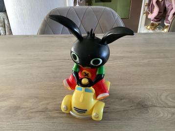 Bing plastic speelgoed character met auto (22 cm) beschikbaar voor biedingen