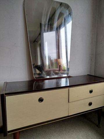 Kaptafel vintage  beschikbaar voor biedingen
