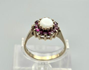 Gouden Vintage ring met edelsteen opaal en robijn. 2025/507. beschikbaar voor biedingen