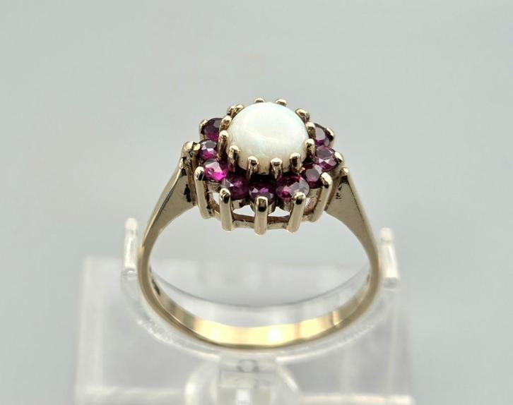 Bague vintage en or avec opale et rubis. 2025/507., Bijoux, Sacs & Beauté, Bagues, Comme neuf, Femme, 17 à 18, Autres couleurs
