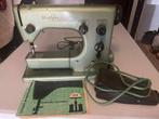 Magnfique machine à coudre Husqvarna et son manuel, Antiek en Kunst, Ophalen