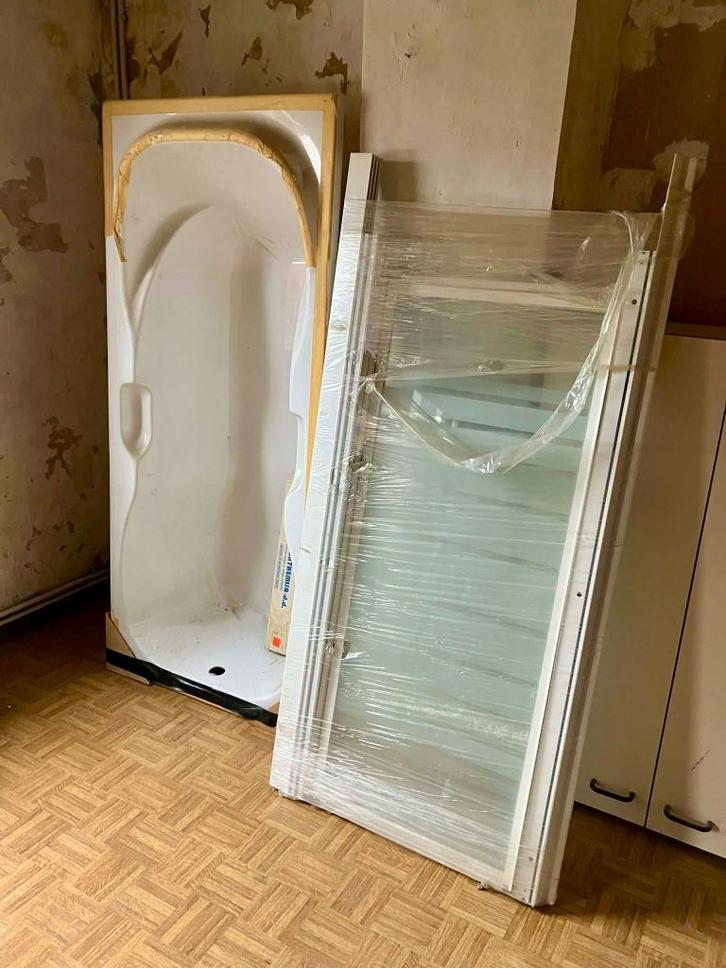 Baignoire et écran de bain assorti NEUFS, Bricolage & Construction, Sanitaire, Neuf, Baignoire, Enlèvement