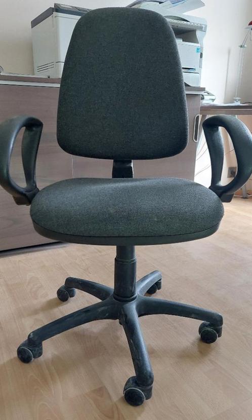 Bureaustoel met meerdere aanpassingen, Huis en Inrichting, Bureaustoelen, Zo goed als nieuw, Bureaustoel, Grijs, Ophalen