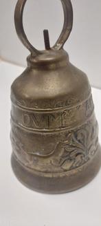 Oude bronzen koeienbel met Latijnse tekst ANGIT VOCEM MEAM, Ophalen, Brons