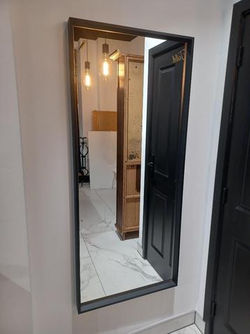 Mooie spiegel beschikbaar voor biedingen