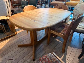 Ovale grenen tafel Rainer Daumiller stijl set incl stoelen beschikbaar voor biedingen