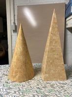 décoration pyramide et cône, Enlèvement, Comme neuf