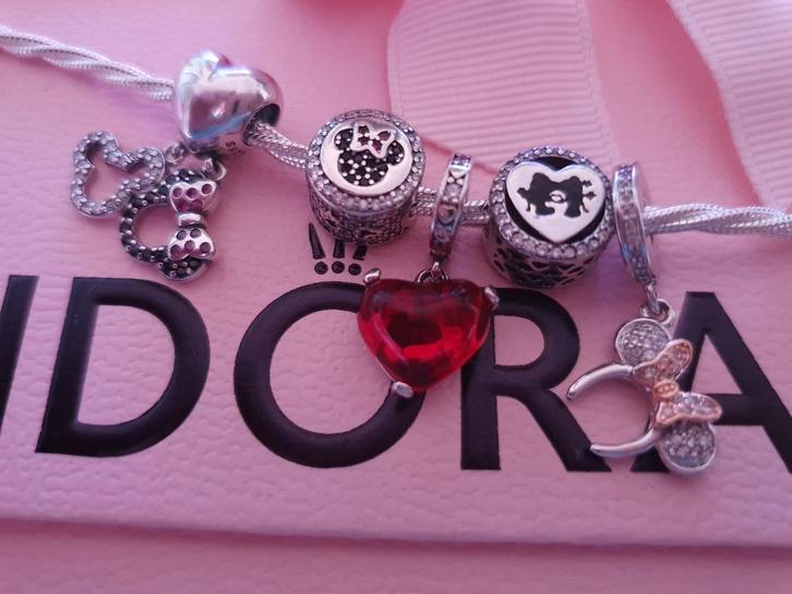 Charmes pendentifs Pandora Disney, Handtassen en Accessoires, Bedels, Nieuw, Pandora, Zilver, Verzenden