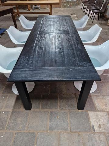 Boerentafel coalstone black 280 cm lang + 6 Tulip stoelen  disponible aux enchères