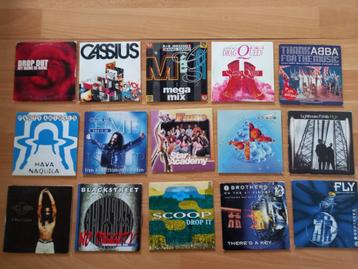 pakketje van 30 cd-singles allerlei artiesten  voor 6 euro beschikbaar voor biedingen