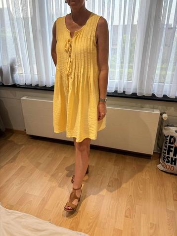 Zomers geel kleedje beschikbaar voor biedingen