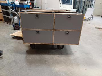 BROVER VLOERLADES (1047) L 143 B 122 H 55 PRIJS € 499 beschikbaar voor biedingen