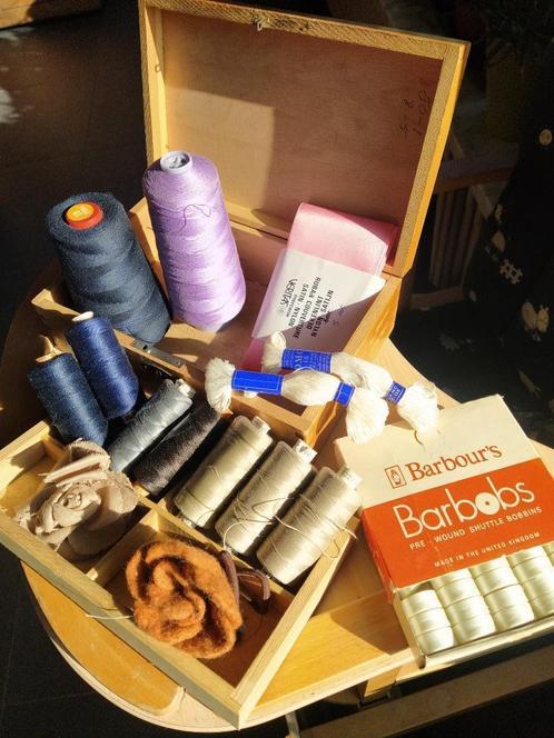 spoeldraad Barbour's Barbobs ; naaigaren + houten naaidoos, Hobby en Vrije tijd, Naaien en Fournituren, Garen of Naald(en), Verzenden