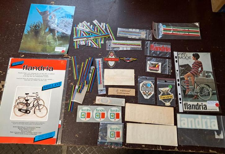 Flandria folders en stickers., Boeken, Auto's | Folders en Tijdschriften, Ophalen of Verzenden
