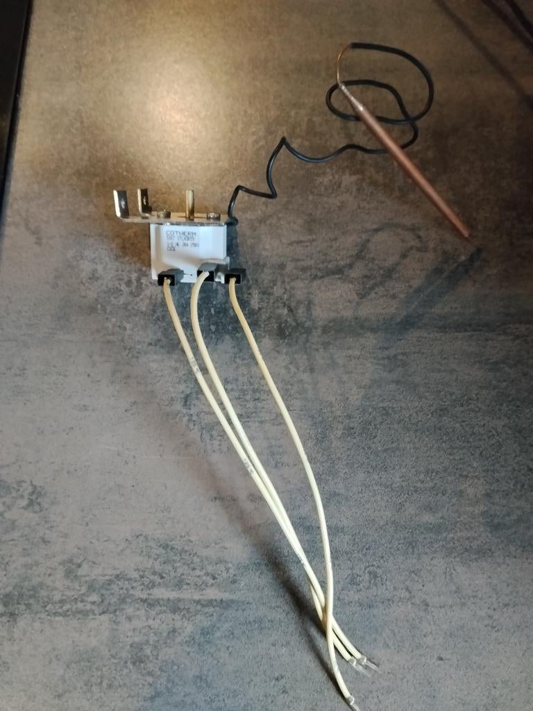 Aquastat COTHERM GTLH3059 thermostaat voor boiler, Doe-het-zelf en Bouw, Chauffageketels en Boilers, 100 liter of meer, Ophalen