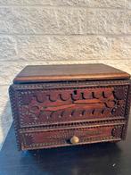 ancien coffret bois sculpté de style art populaire, Enlèvement ou Envoi