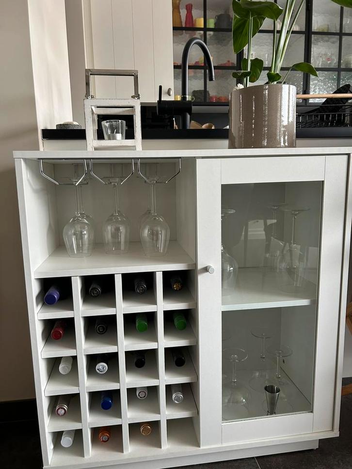 Gloednieuw prachtige witte wijnkast met deurtje, Huis en Inrichting, Woonaccessoires | Wijnrekken, Nieuw, 75 cm of meer, Hout