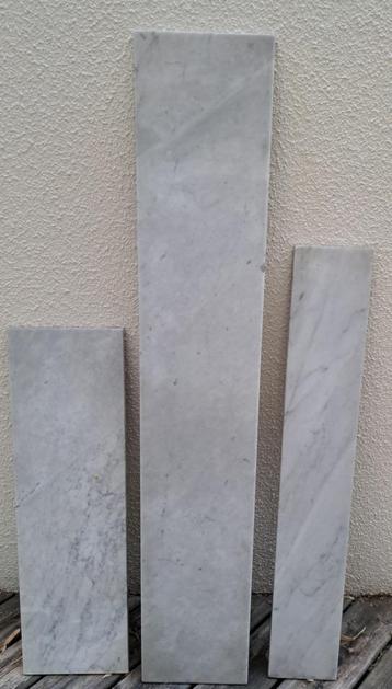 3 tablettes en marbre gris clair beschikbaar voor biedingen