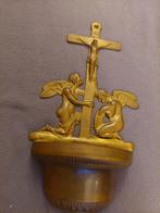 Antieke bronzen kruis met engelen en kelk met wijwater, Antiek en Kunst, Antiek | Religieuze voorwerpen, Ophalen of Verzenden