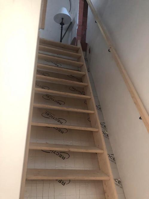 Houten trap met leuning, Doe-het-zelf en Bouw, Ladders en Trappen, Zo goed als nieuw, Trap, Ophalen