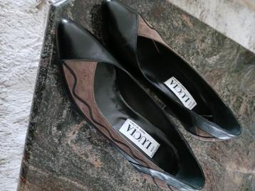 Nieuwe, dure en kwalitatieve schoenen beschikbaar voor biedingen