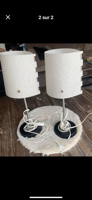 2 lampes de chevet  Ikea crème avec ampoules économiques, Comme neuf