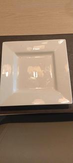 14 witte vierkante borden 16 x 16, Huis en Inrichting, Keuken | Servies, Ophalen, Bord(en)