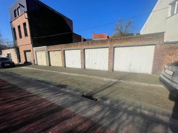 4 garages in Hemiksem te koop !  beschikbaar voor biedingen
