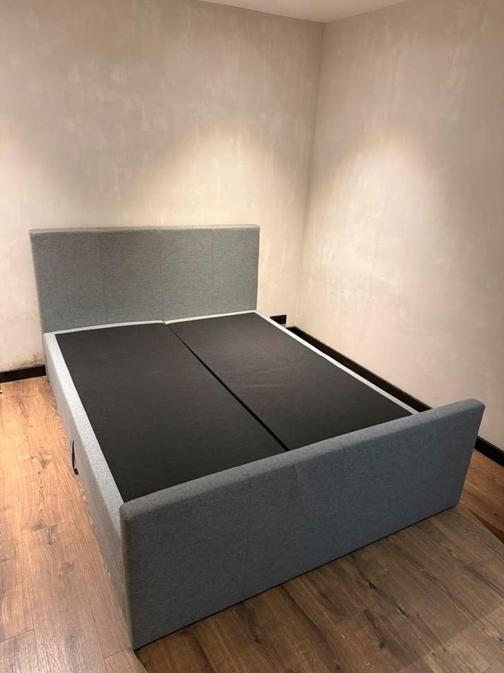 Lit IKEA gris 160x200, Huis en Inrichting, Slaapkamer | Boxsprings, 200 cm, Grijs, Ophalen