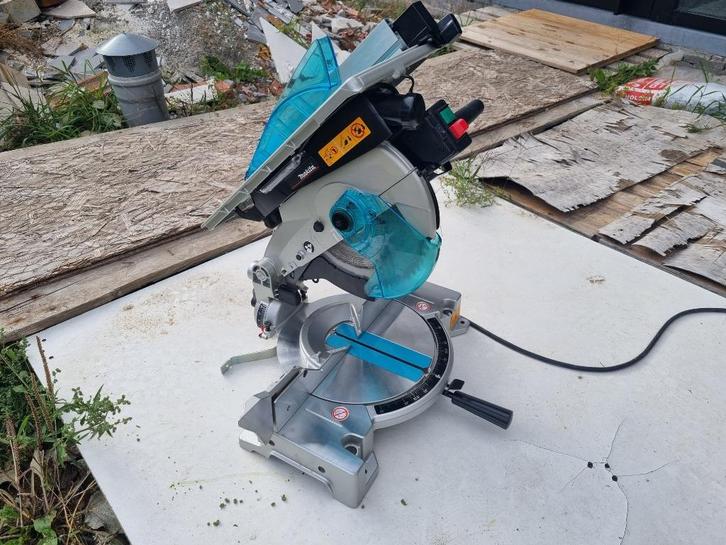 Makita LH1040f Afkort-/tafelzaag, Doe-het-zelf en Bouw, Gereedschap | Zaagmachines, Zo goed als nieuw, Afkortzaag, 1200 watt of meer