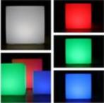 MaxxHome Kubus RGB 60x60x60 cm + afstandsbed.- in- & outdoor, Comme neuf, Synthétique, LED, Lampe au sol