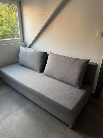 Slaapbank beschikbaar voor biedingen
