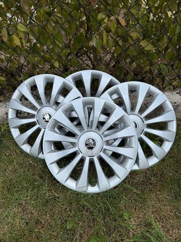 Skoda wieldoppen 15 inch beschikbaar voor biedingen