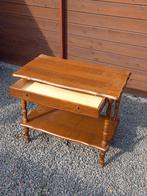 Klein houten tafeltje, Enlèvement