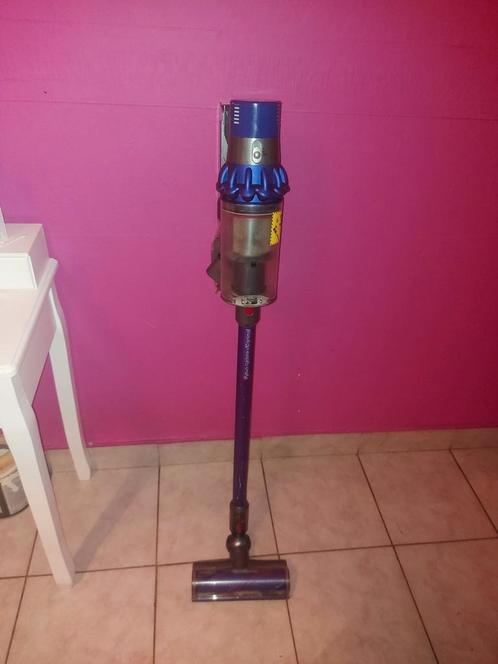 Dyson v10 cyclone animal+support mural chargeur 2 embouts.., Elektronische apparatuur, Stofzuigers, Zo goed als nieuw, Reservoir