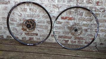 Roues VTT DT Swiss M1900 et E1900 Spline beschikbaar voor biedingen