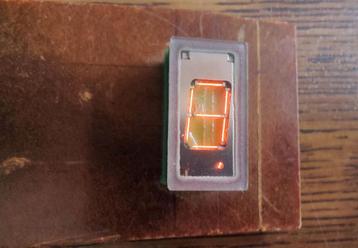 4 vintage Numitron displays beschikbaar voor biedingen
