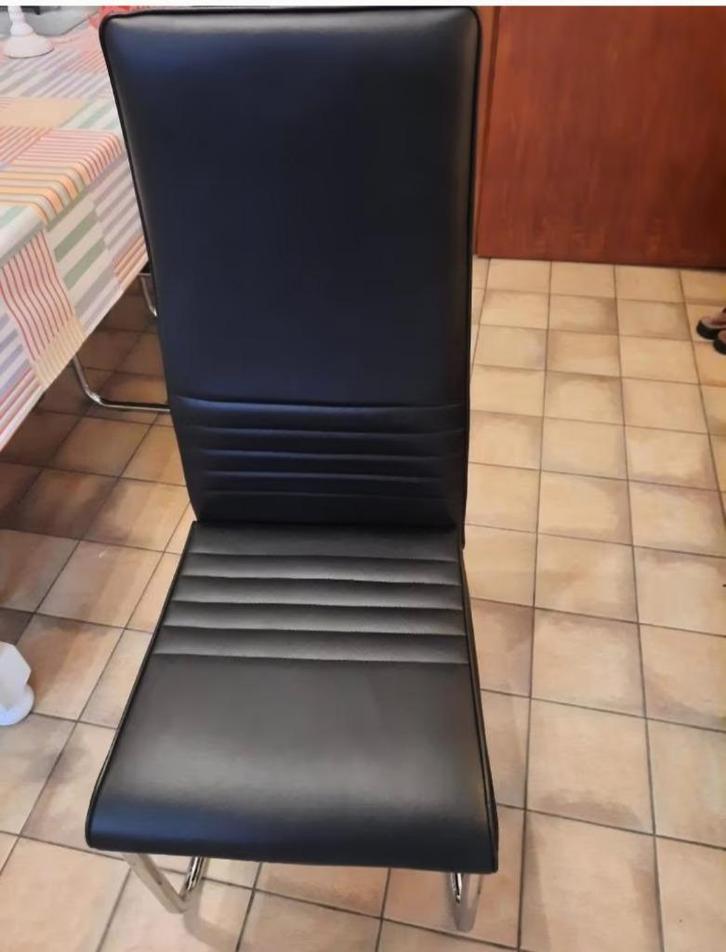 Stoel 4 stuks uitstekende staat, Huis en Inrichting, Stoelen, Vier, Ophalen