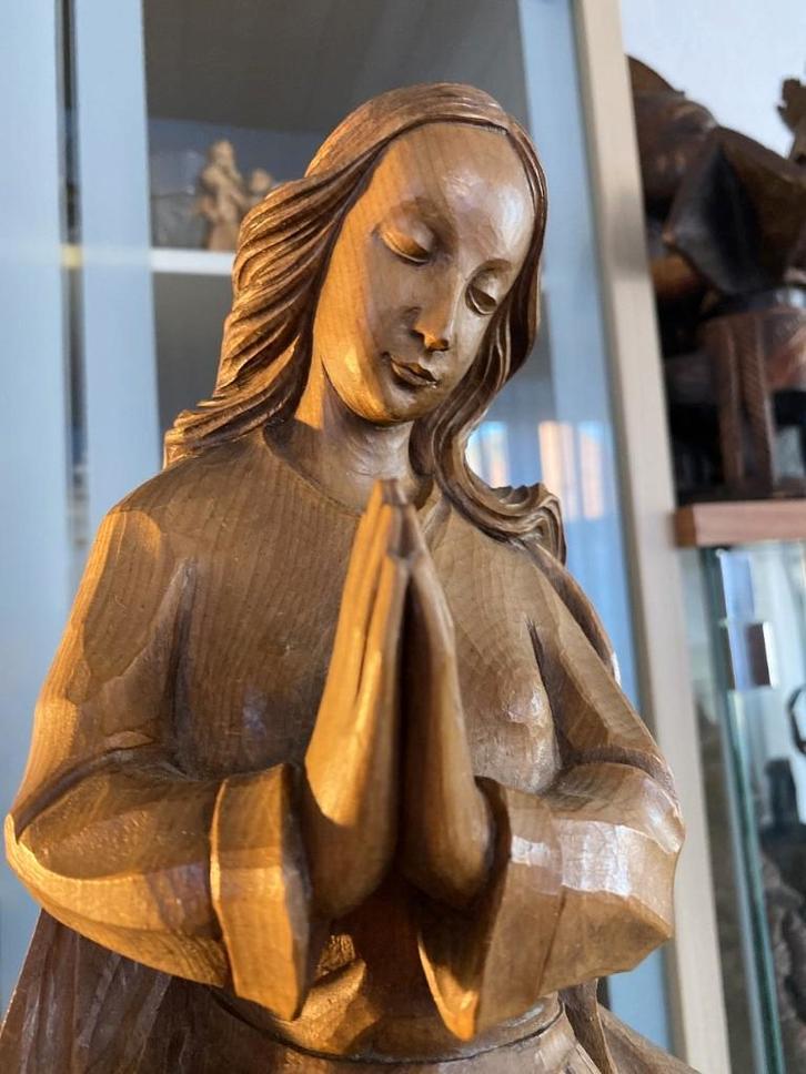 Vierge priante sculptée 49 cm, Antiquités & Art, Antiquités | Objets religieux, Enlèvement ou Envoi