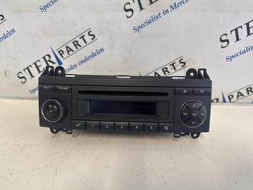 Radio van een Mercedes B-Klasse beschikbaar voor biedingen