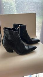 Stradivarius 37 zwarte laarzen  imitatieleer treklipsluiting, Kleding | Dames, Ophalen of Verzenden, Gedragen, Zwart