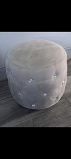Pouf gris avec strass, Enlèvement