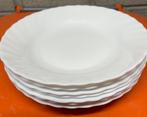 7 witte golvende borden – tijdloos servies, Antiek en Kunst, Ophalen of Verzenden