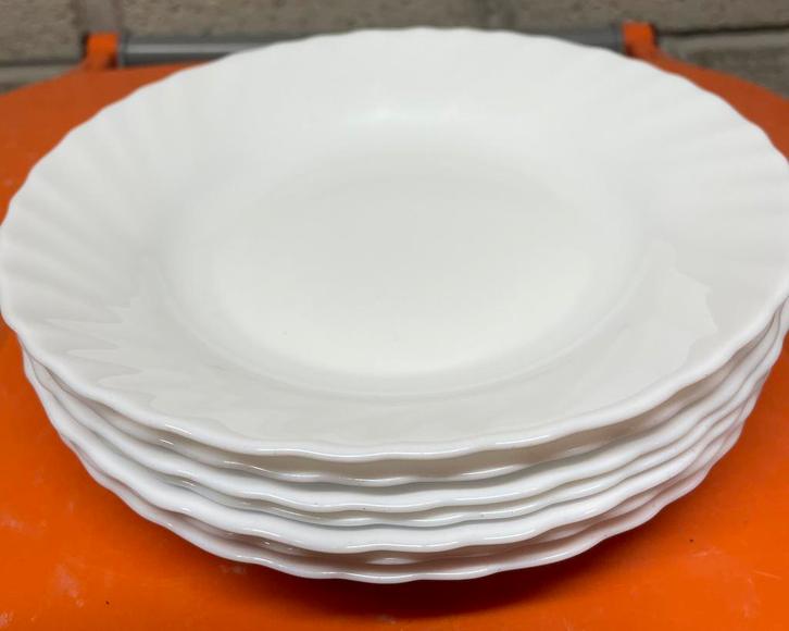 7 witte golvende borden – tijdloos servies, Antiek en Kunst, Antiek | Servies compleet, Ophalen of Verzenden