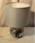Belle lampe de table rétro argentée avec abat-jour gris - 24, Maison et Meubles, Enlèvement ou Envoi