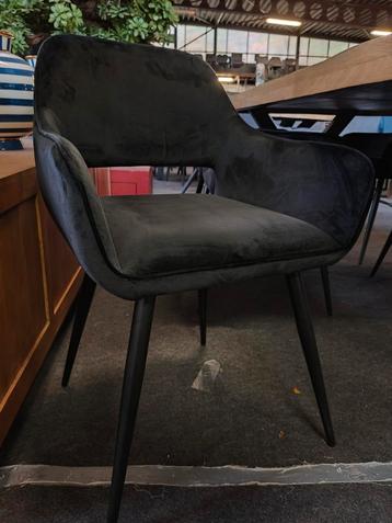 Zwarte Velvet stoelen (outlet) beschikbaar voor biedingen