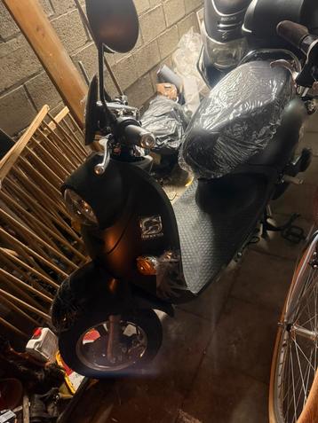 Minerva elektrische scooter beschikbaar voor biedingen