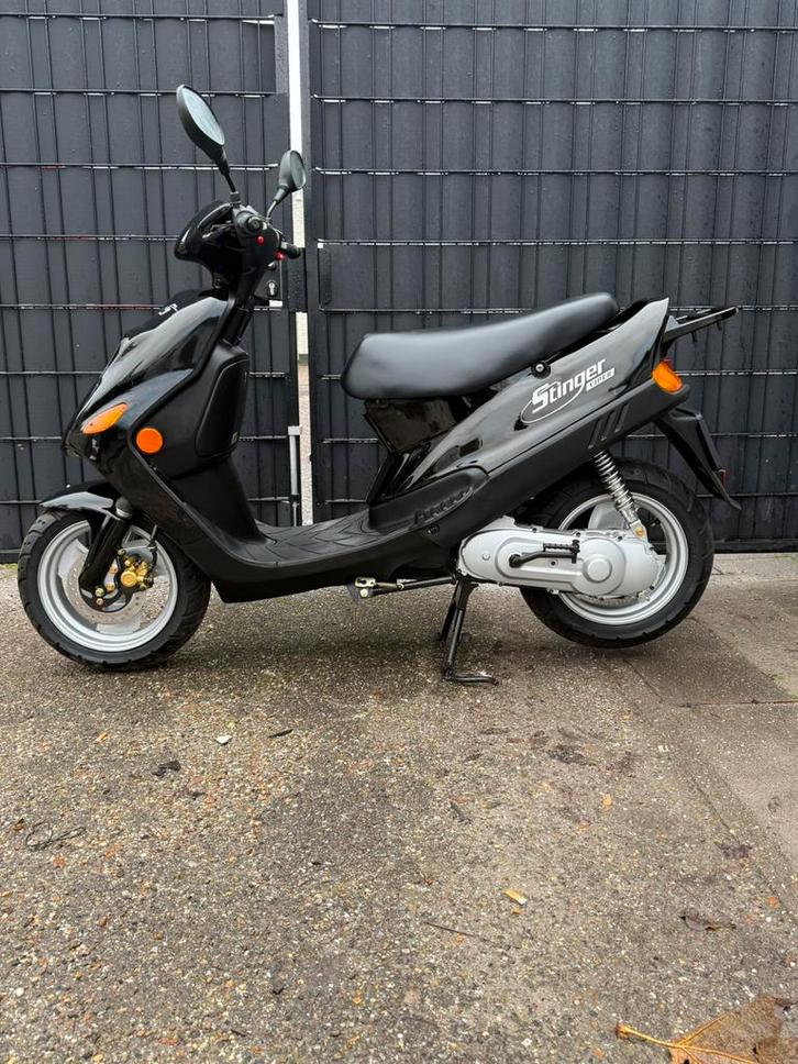 Te koop splinternieuw stinger viper 2 takt, Vélos & Vélomoteurs, Scooters | Yamaha, Comme neuf, Essence, Enlèvement ou Envoi