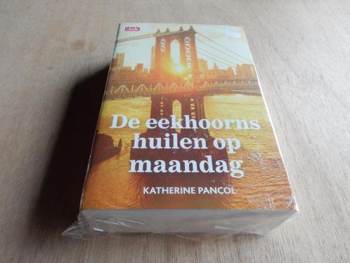 nr.1627 - De eekhoorns huilen op maandag - Katherine Pancol, Boeken, Romans, Ophalen of Verzenden